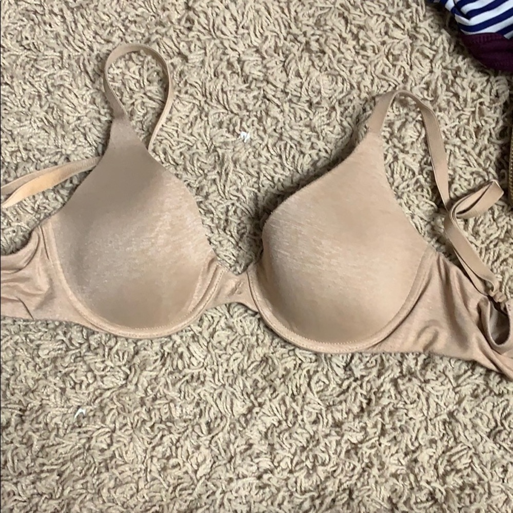 Nwot vs nude bra